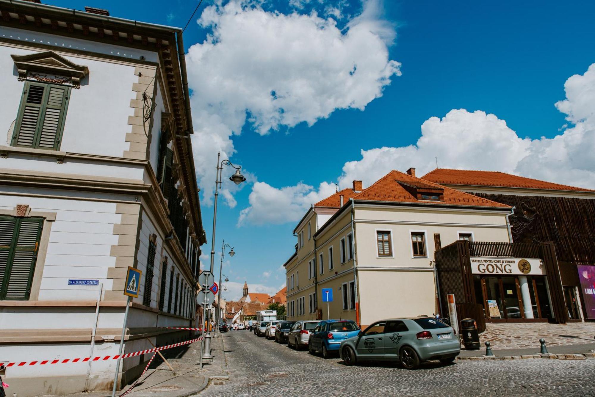 Апартаменты Zur Linde Сибиу Номер фото